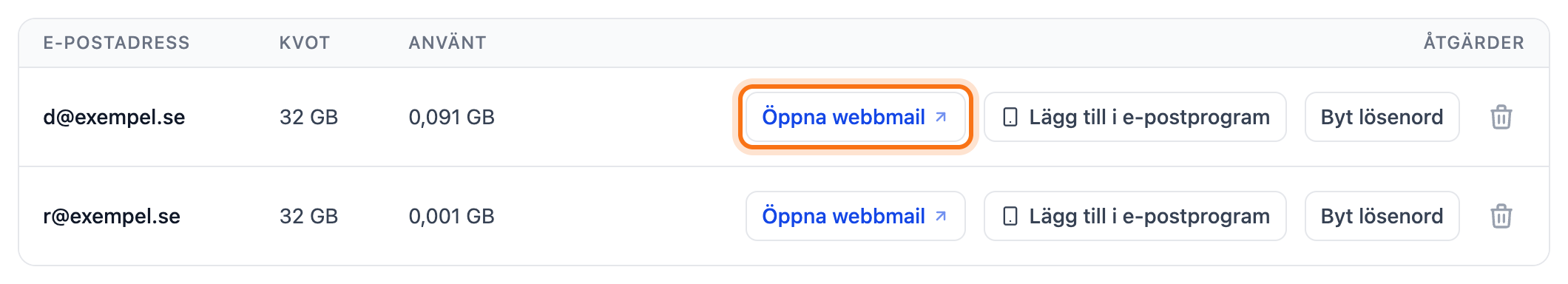Listan över e-postkonton med knappen Öppna webbmail markerad