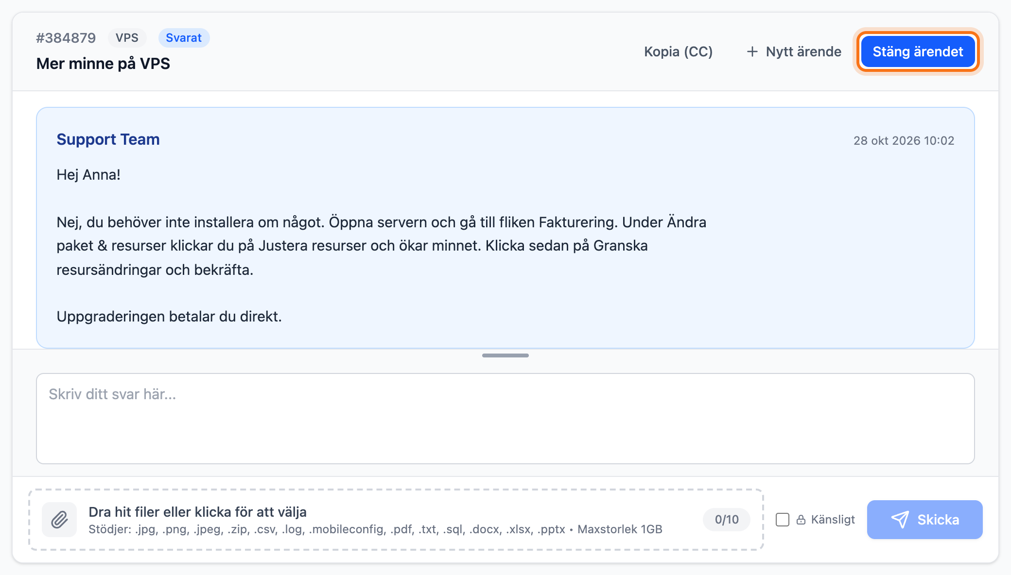 Ett öppet ärende med svaren och rutan för att svara, med knappen Stäng ärendet markerad